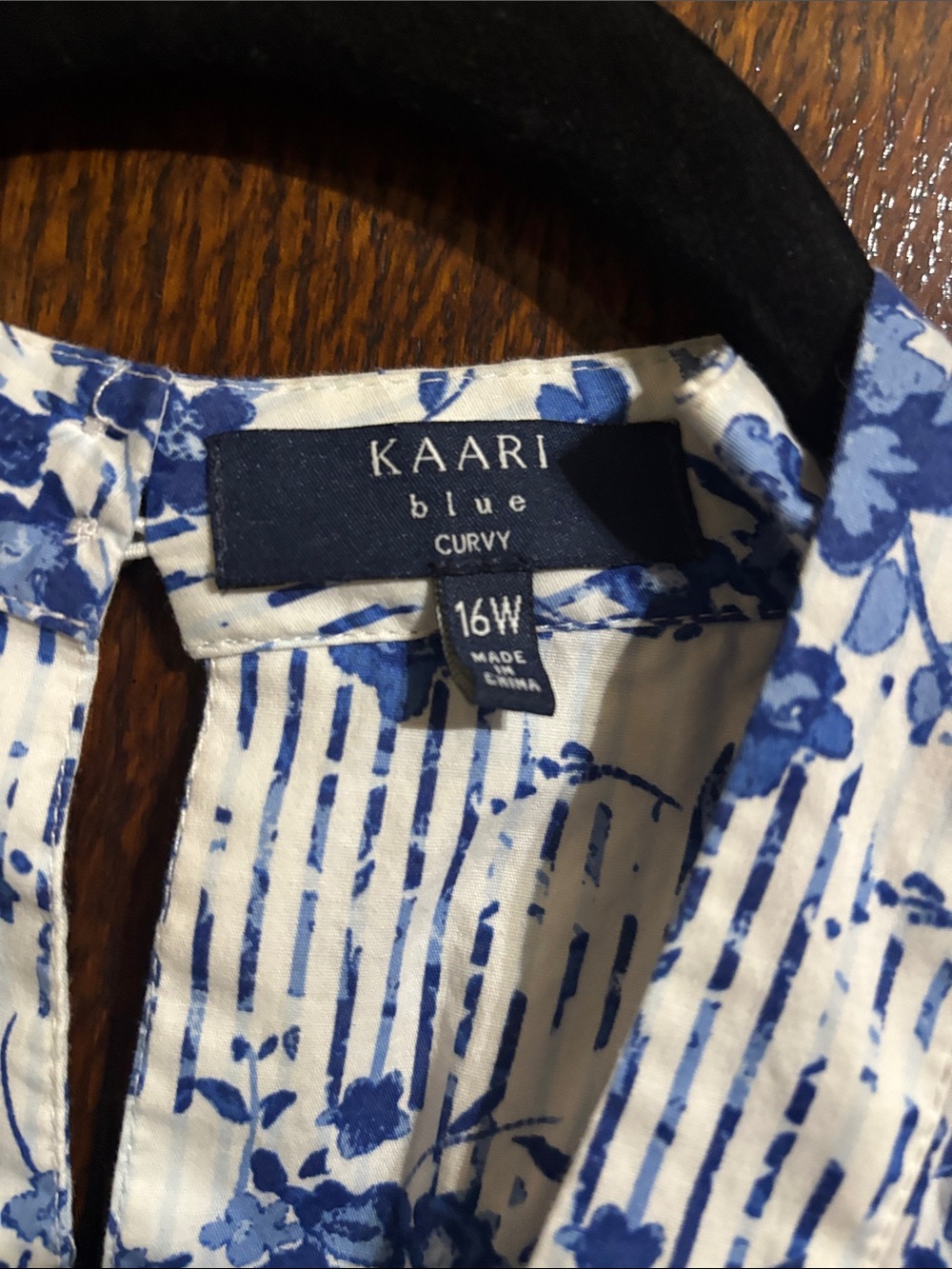 Kaari Blue White and Blue Floral Tie-Front Tank - Picture 2 of 6